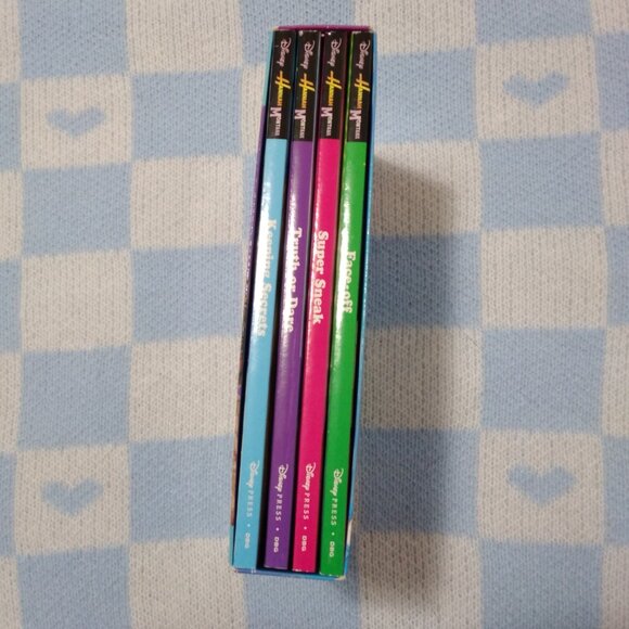 2 For $10 🦢  Hannah Montana Best of Both Worlds Book Boxed Set - Picture 4 of 4